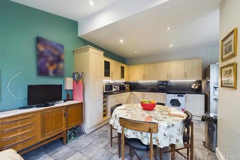 25 Farnborough Crescent, South Croydon, CR2 8HA