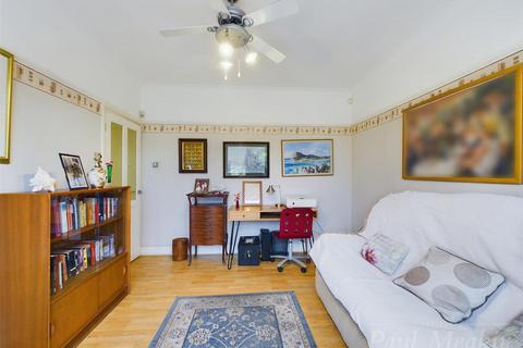 25 Farnborough Crescent, South Croydon, CR2 8HA