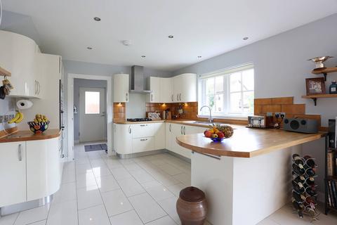 19 Devonvale Place, Kinross, KY13 8FR