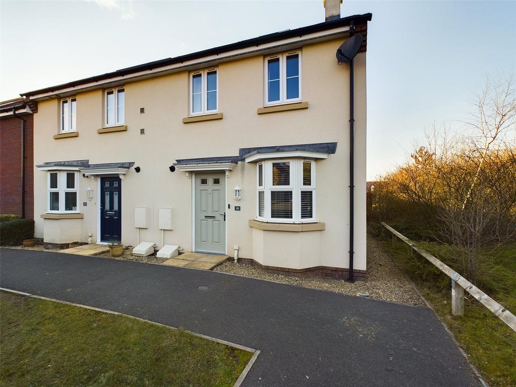 Hunts Grove Drive, Hardwicke, Gloucester, Gloucestershire, GL2 3 bed