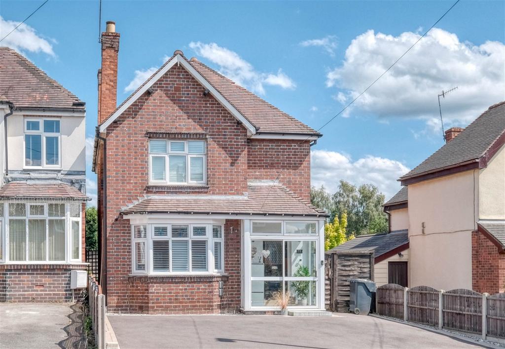 Old Birmingham Road, Bromsgrove, B60 1DE 3 bed detached house £400,000