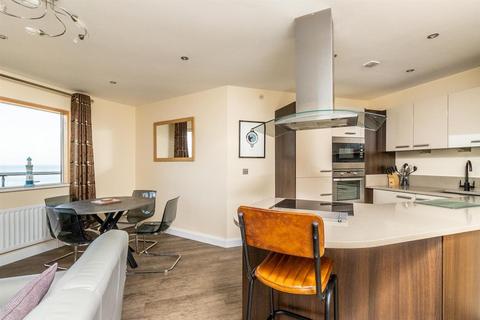2 bedroom apartment for sale, The Sands, Peasholm Gap, Scarborough