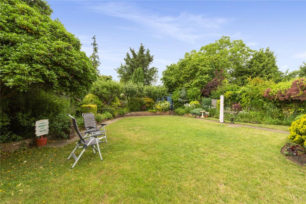 Mount Park, Carshalton, SM5 4 bed bungalow £750,000