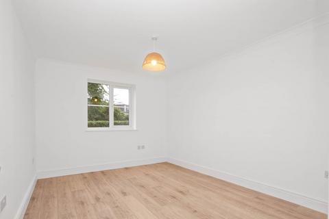 2 bedroom apartment for sale, Greenwood Avenue, Enfield