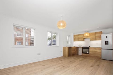 2 bedroom apartment for sale, Greenwood Avenue, Enfield