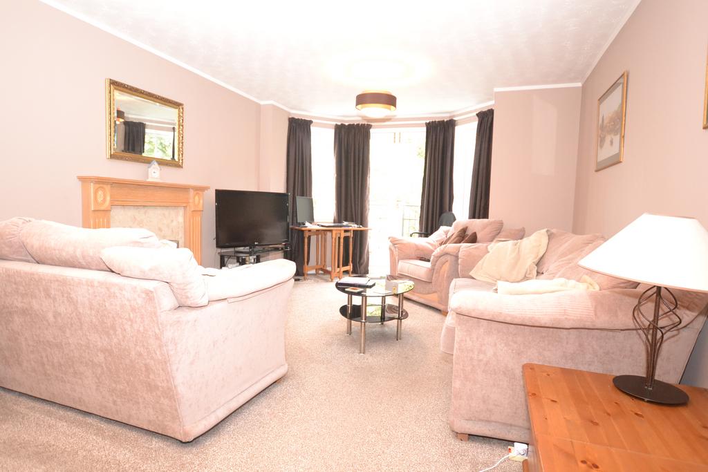 Huntingdon Place, Edinburgh, EH7 2 bed flat £1,200 pcm (£277 pw)