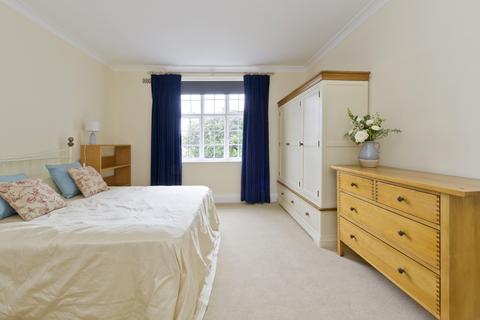 Flat 15, Pembroke Court South Edwardes Square, London, W8 6HN
