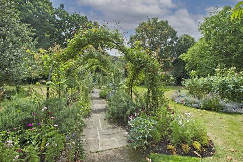 Flat 15, Pembroke Court South Edwardes Square, London, W8 6HN