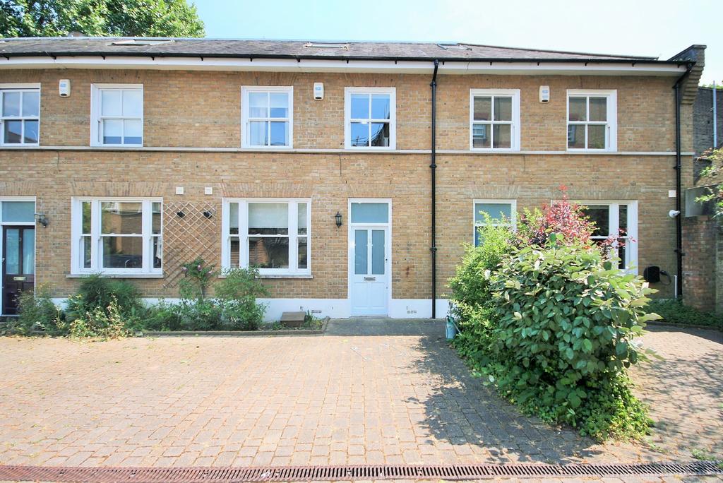 Amazing 3 Bedroom House within a Private Gated De