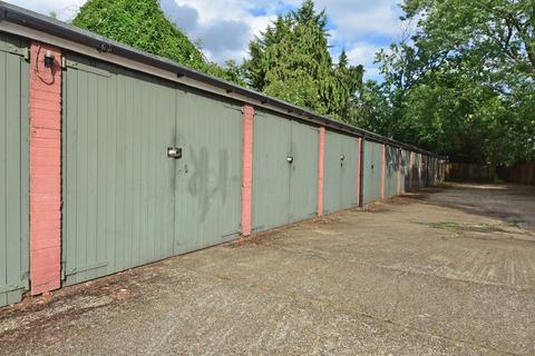 5, Milton Court Parkleys, Richmond, TW10 5LY