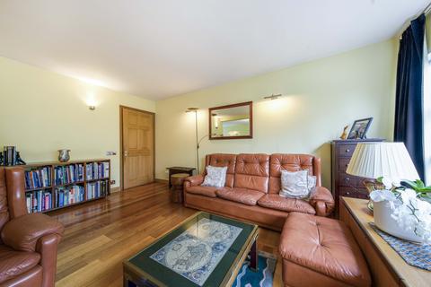 5, Milton Court Parkleys, Richmond, TW10 5LY
