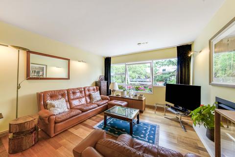 5, Milton Court Parkleys, Richmond, TW10 5LY