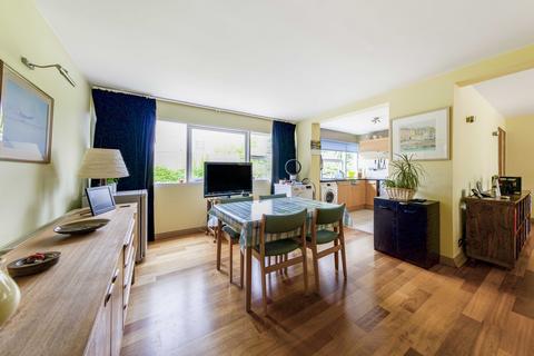 5, Milton Court Parkleys, Richmond, TW10 5LY