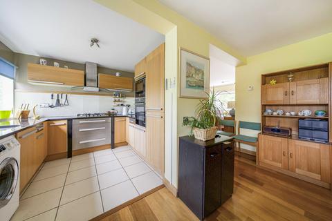5, Milton Court Parkleys, Richmond, TW10 5LY