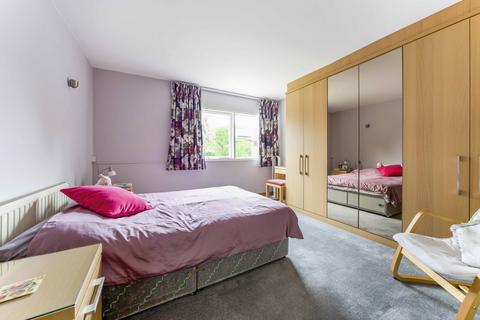 5, Milton Court Parkleys, Richmond, TW10 5LY