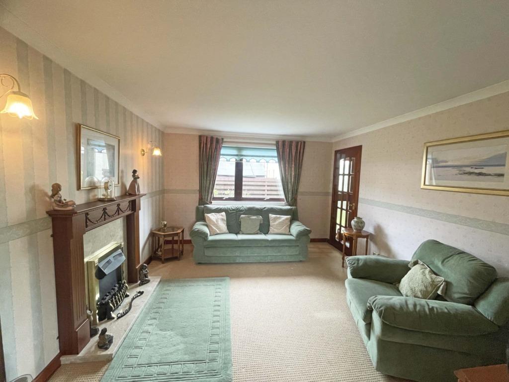 152 Kilmallie Road, Caol, Fort William, PH33 7HH 3 bed end of terrace