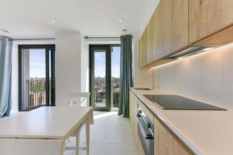 Studio to rent, Jacquard Point, The Silk District, E1