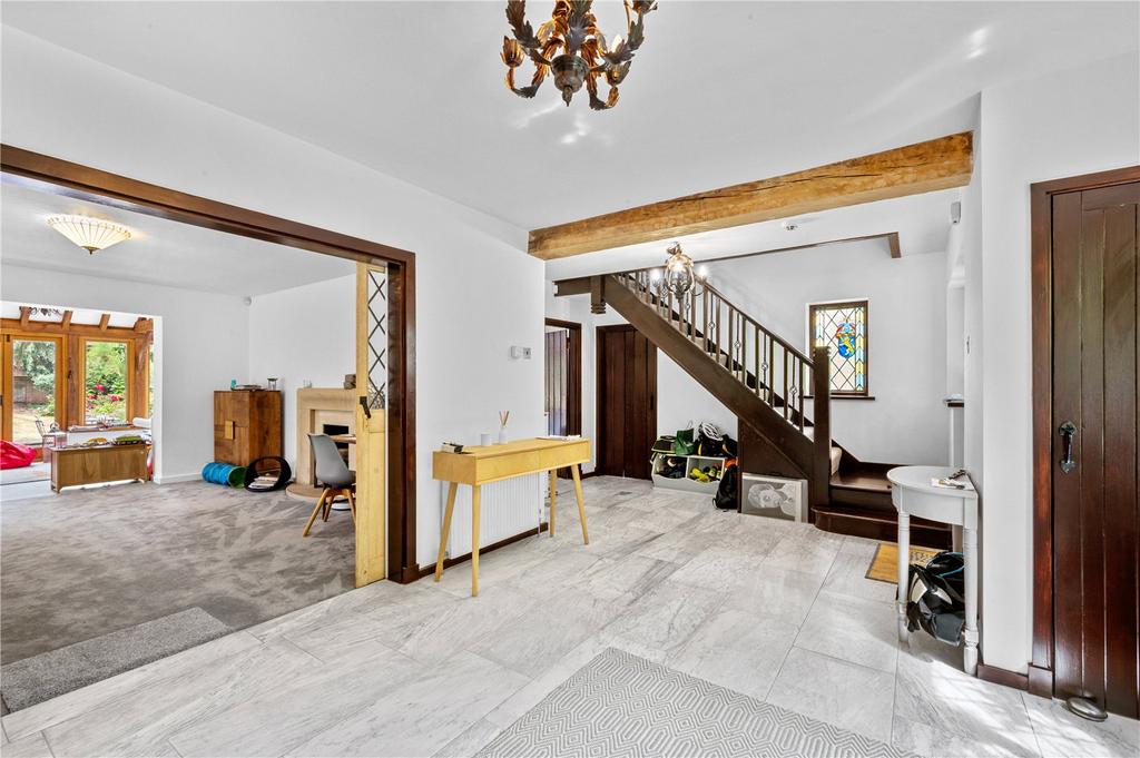 Ashley Park Avenue, WaltononThames, Surrey, KT12 6 bed detached house