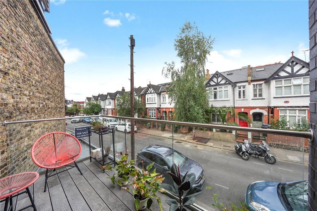 Denehurst Gardens, London, W3 2 bed apartment for sale £485,000