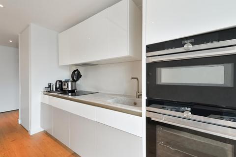 Studio to rent, Oakley House, Battersea Power Station, London, SW11