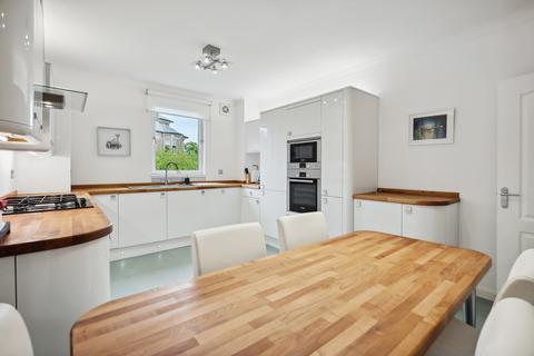 Flat 2/4, 10 Beaconsfield Road, Glasgow, G12 0PW