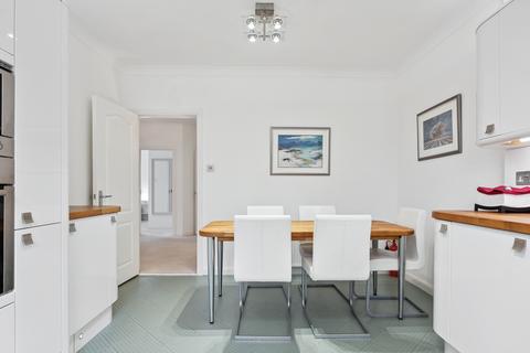 Flat 2/4, 10 Beaconsfield Road, Glasgow, G12 0PW