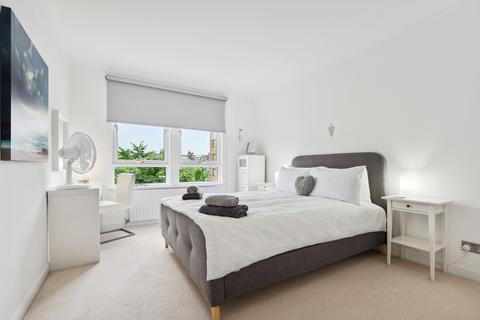Flat 2/4, 10 Beaconsfield Road, Glasgow, G12 0PW