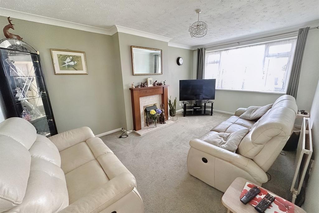 Stapehill 2 bed detached bungalow for sale £389,950