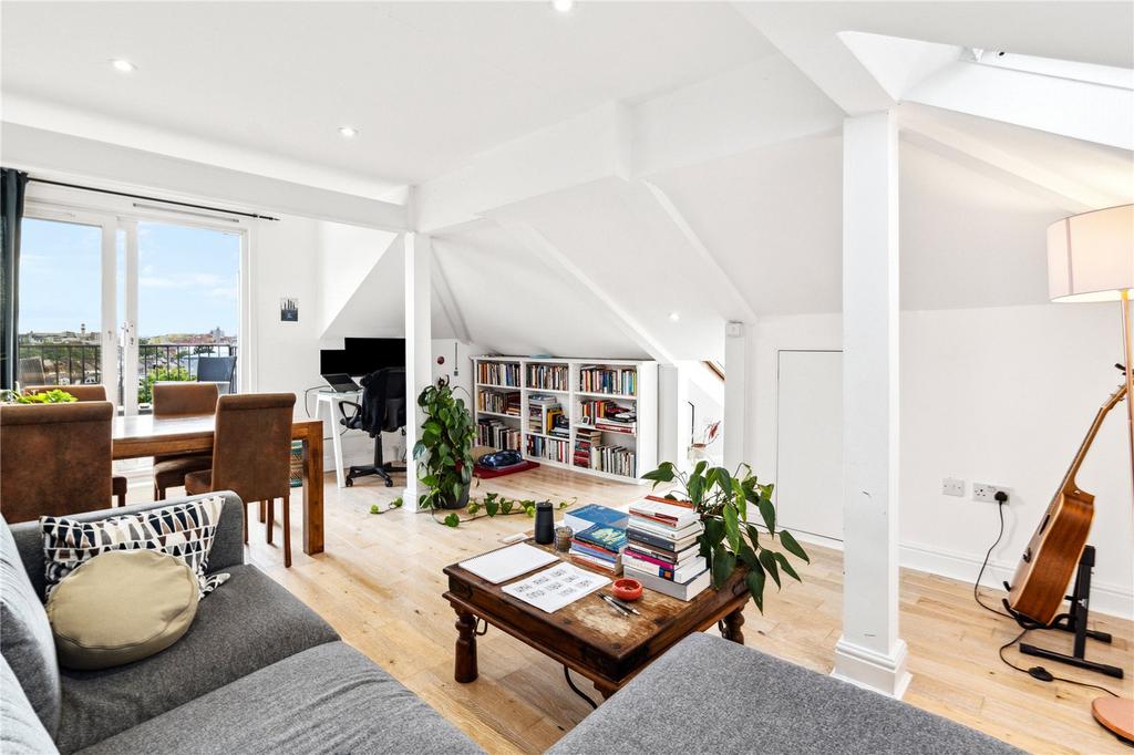 Apartment in London, Taverner Square, Highbury - View 3