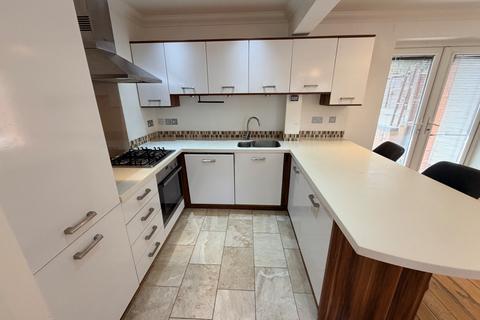 3 bedroom semi-detached house to rent, Walcot Avenue, Luton, Bedfordshire, LU2 0PR