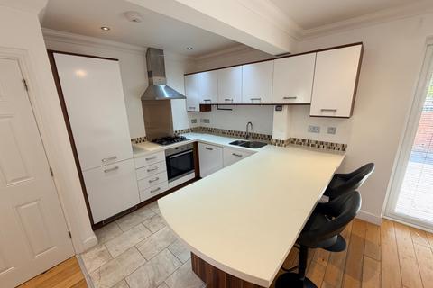 3 bedroom semi-detached house to rent, Walcot Avenue, Luton, Bedfordshire, LU2 0PR