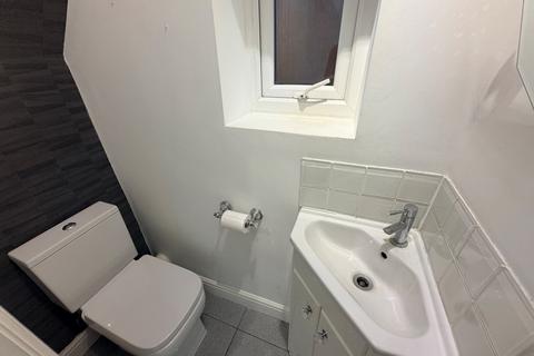 3 bedroom semi-detached house to rent, Walcot Avenue, Luton, Bedfordshire, LU2 0PR
