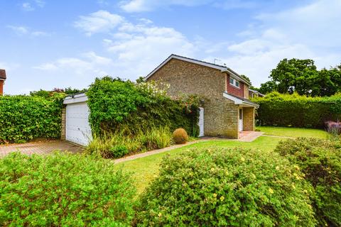 4 bedroom detached house to rent, Chestnut Way, Busbridge, Godalming, Surrey, GU7