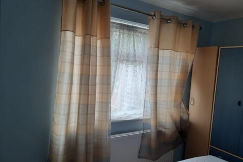 1 bedroom flat to rent, Mayfair Avenue,  Ilford, IG1