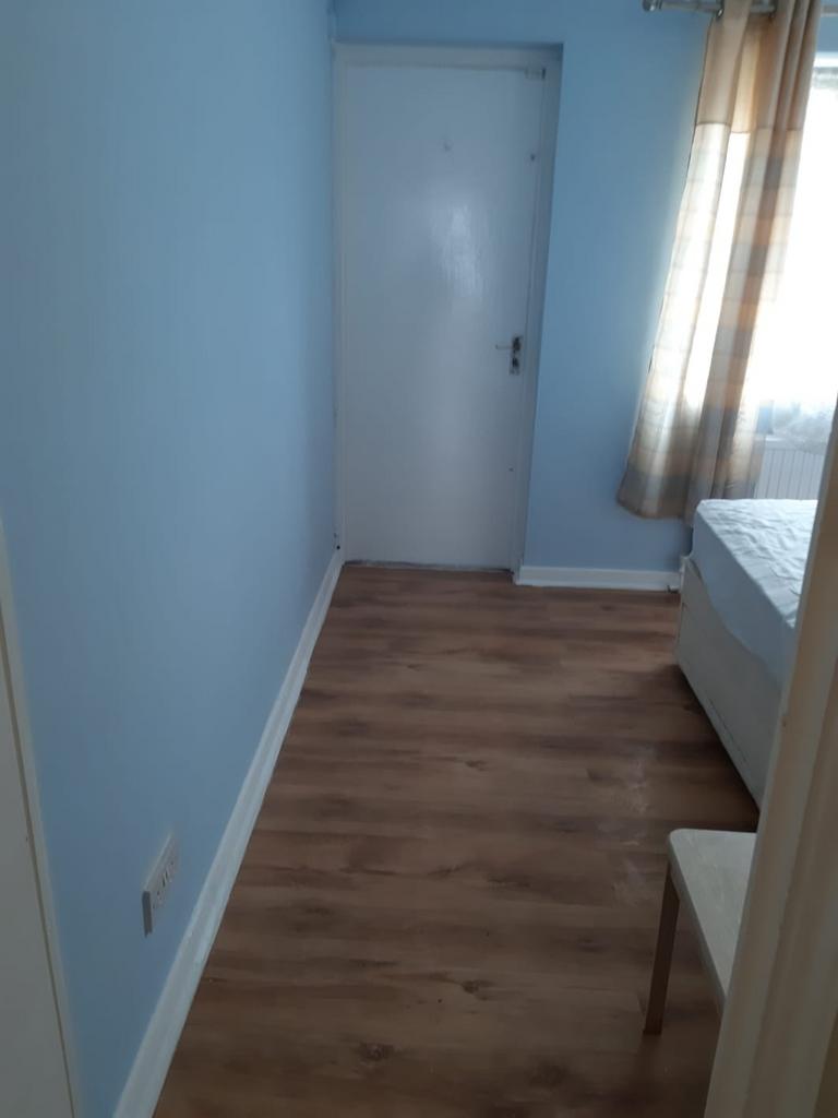 Apartment in Ilford - View 4