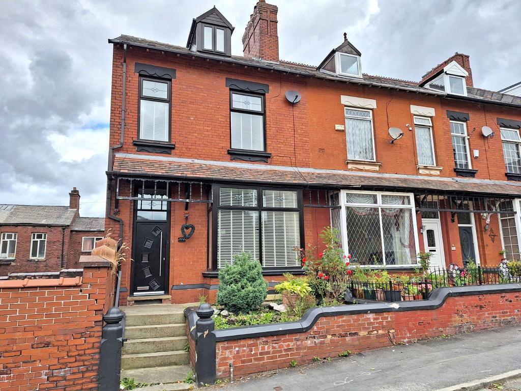 Hall Road, Coppice, Oldham, OL8 4 bed end of terrace house £