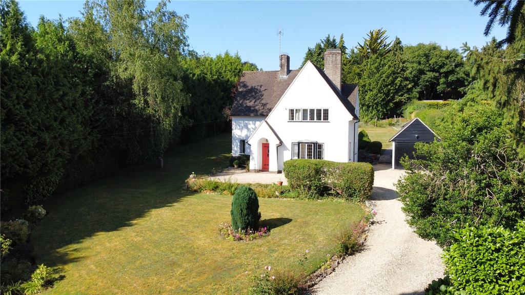 Perrotts Brook, Cirencester, Gloucestershire, GL7 3 bed detached house
