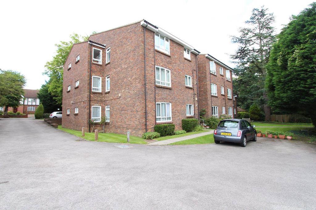 The Avenue, Hatch End, HA5 2 bed flat £1,650 pcm (£381 pw)