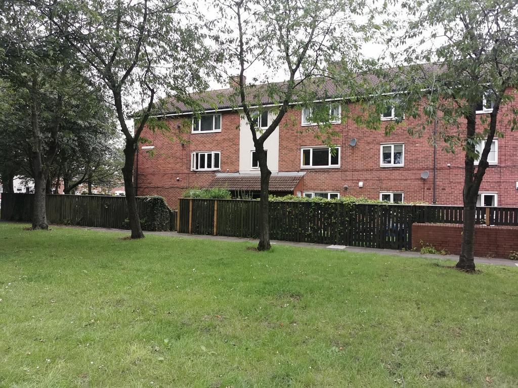 Rowanberry Road, Longbenton, Newcastle upon Tyne, NE12 2 bed flat to