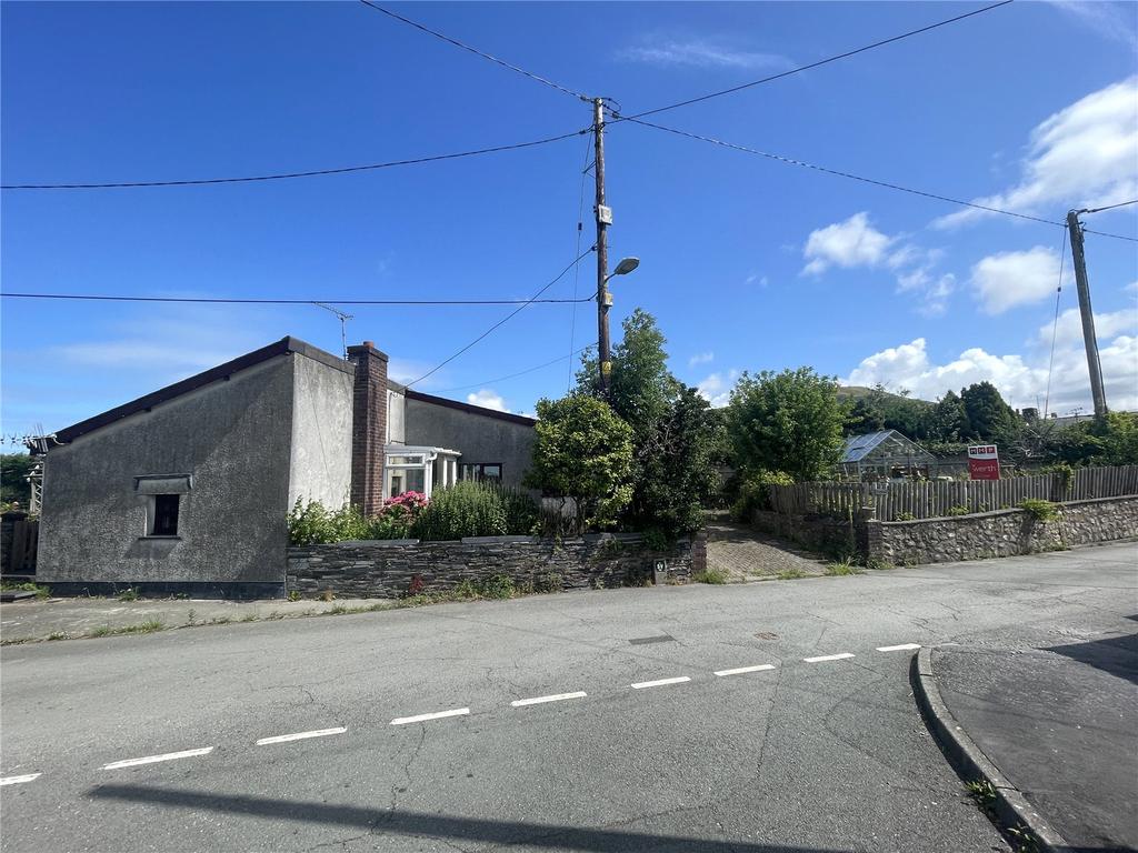Bryncrug, Tywyn, Gwynedd, LL36 4 bed bungalow for sale £210,000