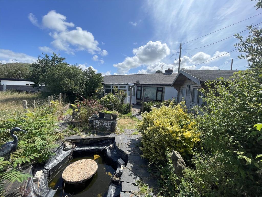 Bryncrug, Tywyn, Gwynedd, LL36 4 bed bungalow for sale £180,000