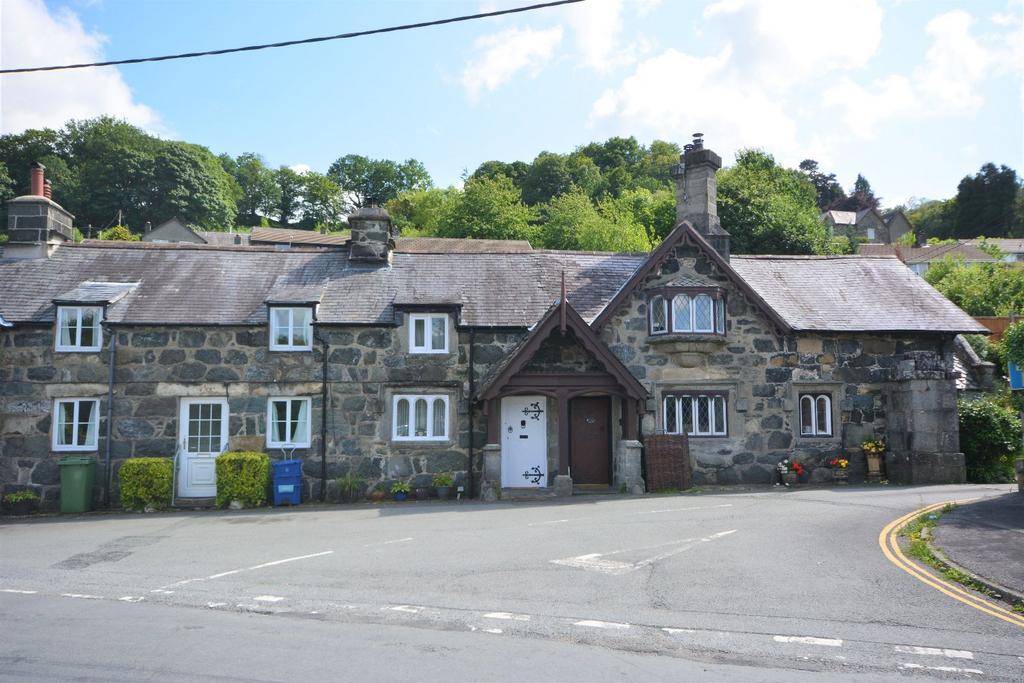 3 Maes Caled, Dolgellau LL40 1UF 2 bed terraced house for sale £175,000