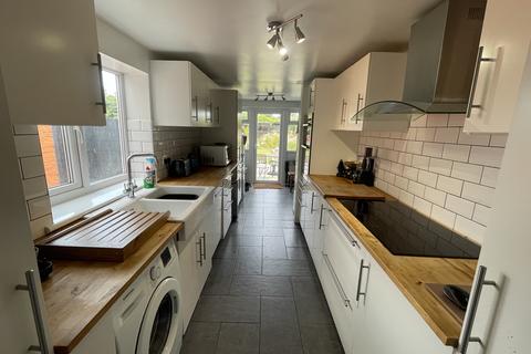 3 bedroom semi-detached house to rent, Mill Road, Deal CT14