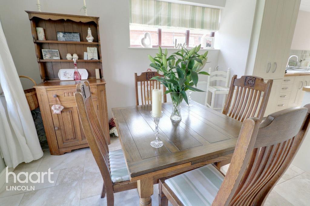 Mill Lane, Saxilby, Lincoln 3 bed detached bungalow for sale £300,000