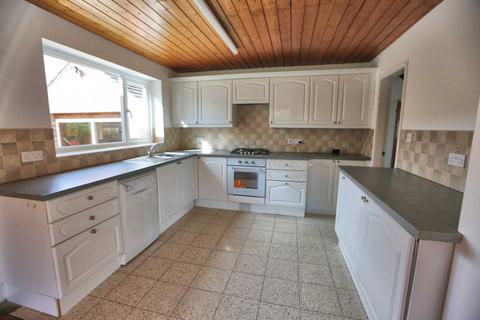 4 bedroom bungalow to rent, Grimshaw Lane, Bollington