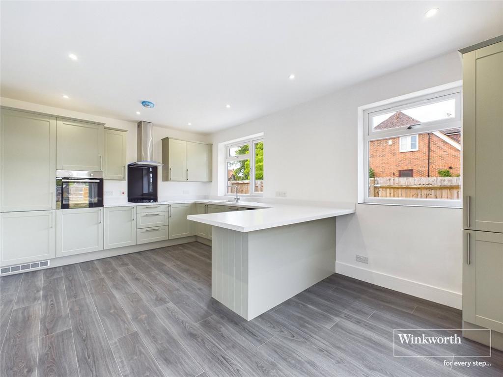 Chestnut Avenue, Wokingham, Berkshire, RG41 3 bed bungalow £2,250 pcm