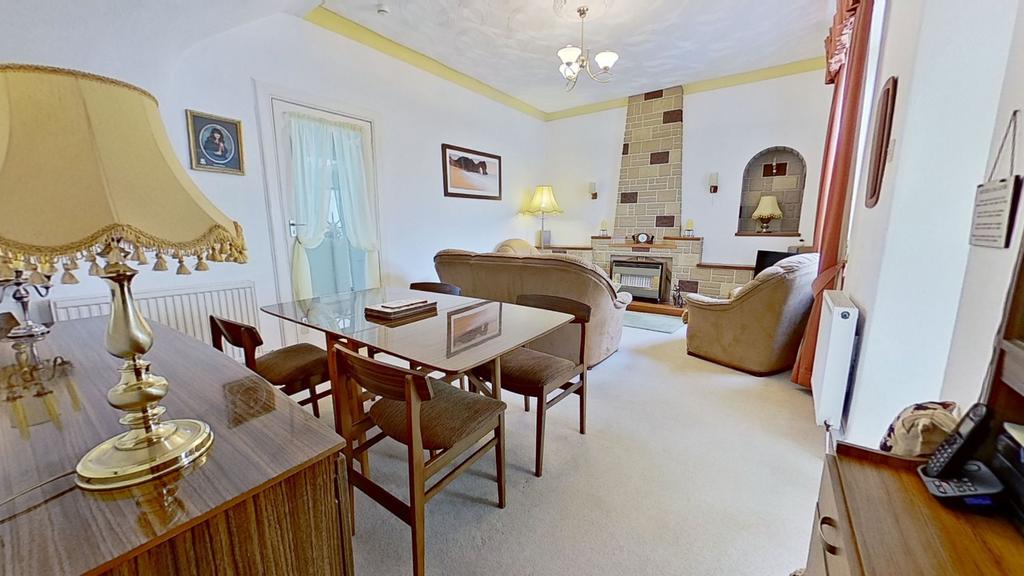 Lounge/Dining Room