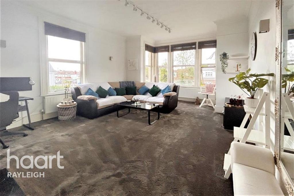 Great Wheatley Road, Rayleigh 1 bed flat £1,000 pcm (£231 pw)