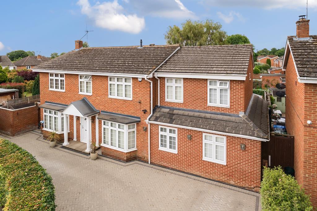 Old Windsor, Berkshire, SL4 4 bed detached house for sale £1,100,000