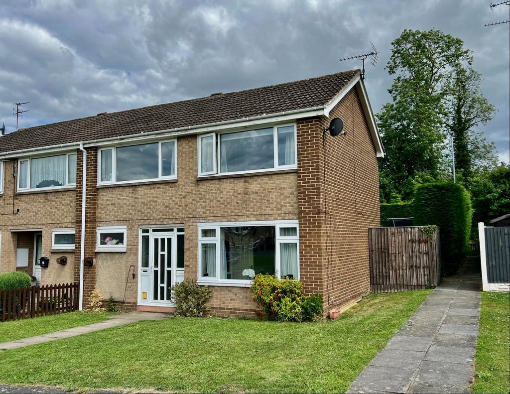 Wetherby, Law Close, LS22 3 bed end of terrace house for sale £235,000